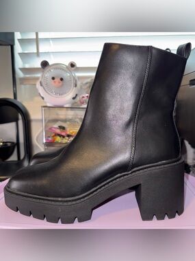 Rouge! Black Chunky Lug Heel Ankle Boots